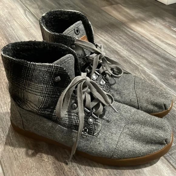 TOMS Gray Plaid Lace Up Flat Booties - Picture 2 of 11